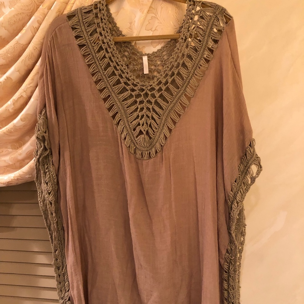 Maternity flowy top